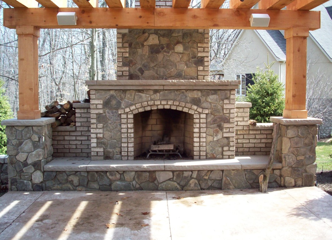 Outdoor fireplace and kitchen construction in Richmond, CA